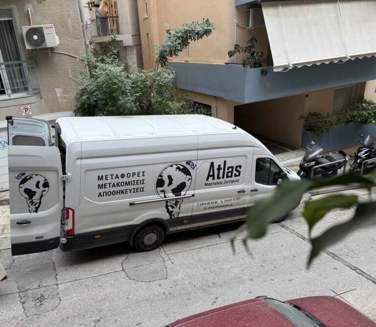 Φορτηγό μετακομίσεων Atlas Μπατάλιας σε μετακόμιση διαμερίσματος στην Αθήνα